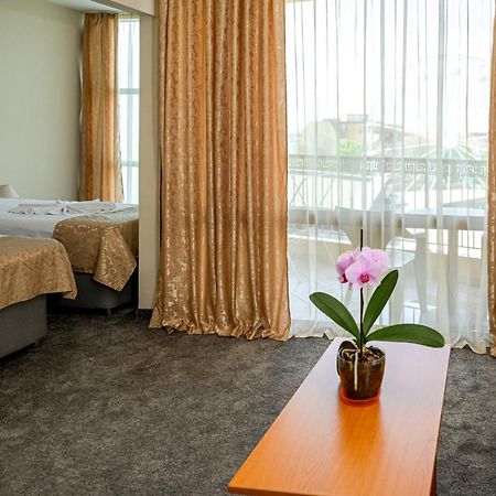Paradise Hotel & Relax Center Pomorie Exterior photo