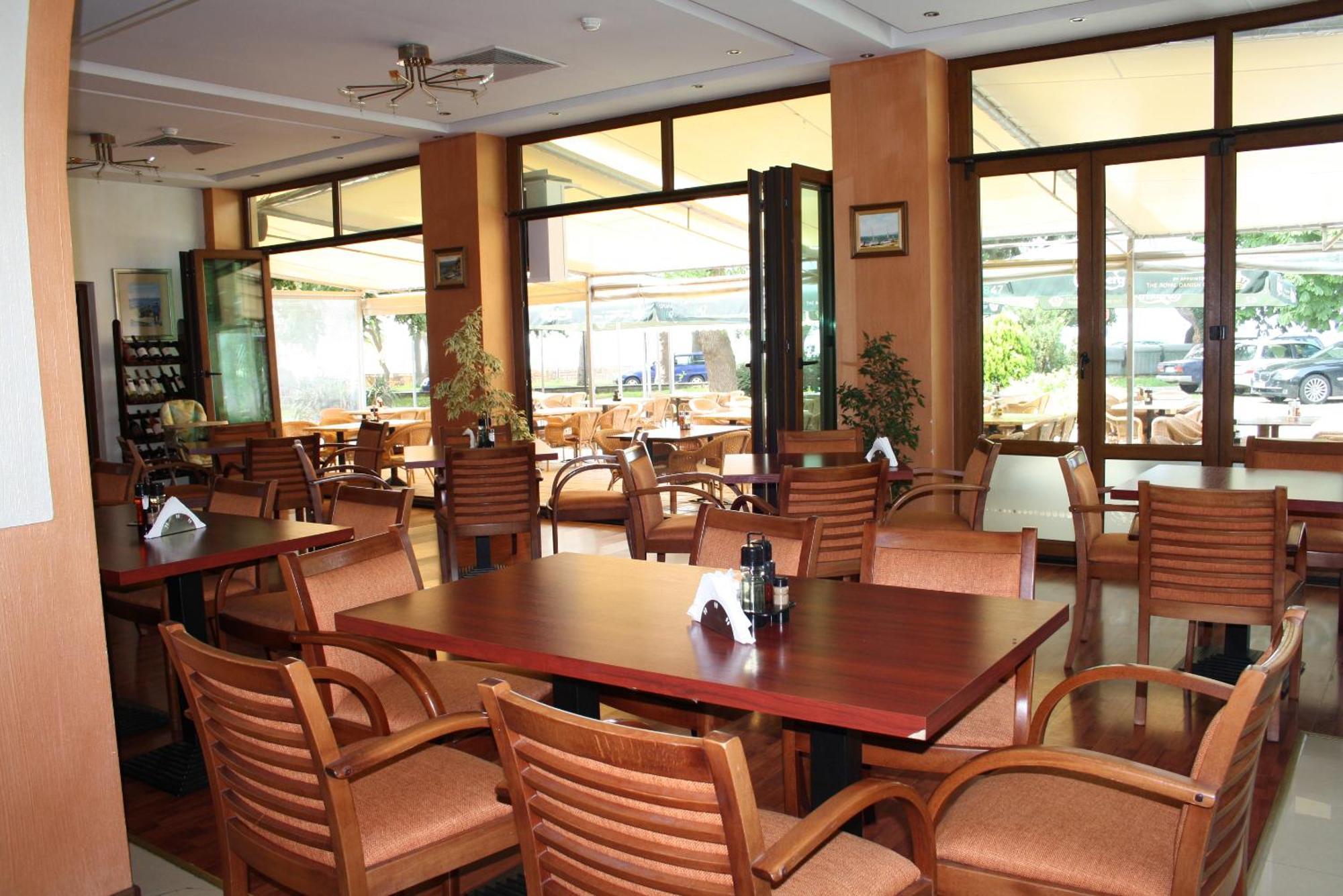 Paradise Hotel & Relax Center Pomorie Exterior photo