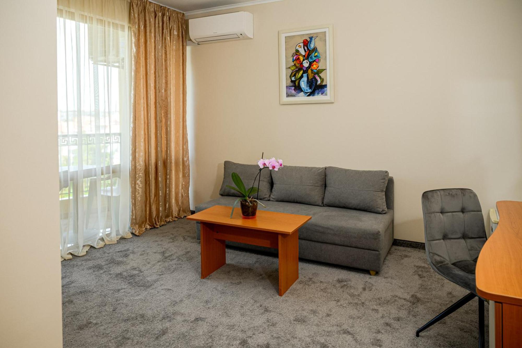 Paradise Hotel & Relax Center Pomorie Exterior photo