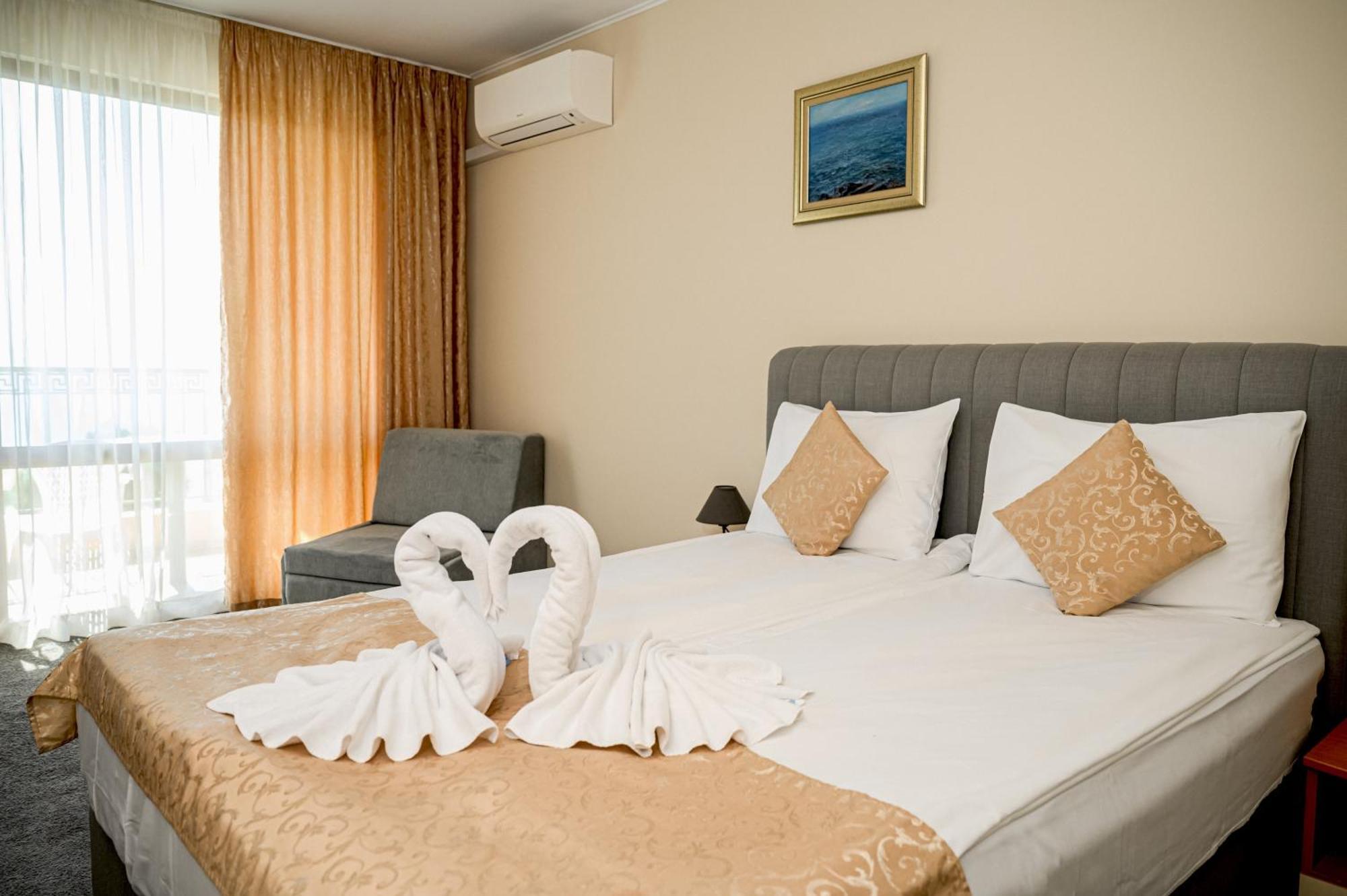 Paradise Hotel & Relax Center Pomorie Exterior photo